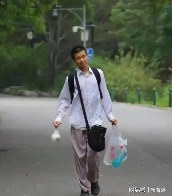 牌食物还是老三样网友：有女朋友了AG真人平台韦东奕换新衣了还是名(图7)