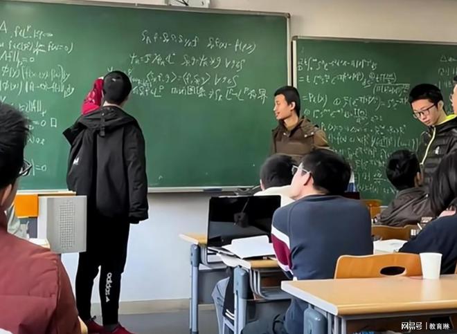 牌食物还是老三样网友：有女朋友了AG真人平台韦东奕换新衣了还是名
