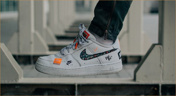 真假怎么看 耐克女鞋怎么辨别真伪AG真人百家家乐APP耐克女鞋(图2)