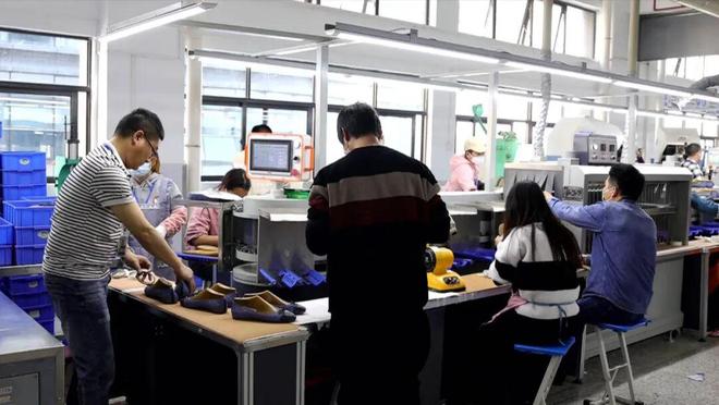 会！惠东女鞋2026新品引领新潮流AG真人国际30款智能样鞋亮相广交(图2)